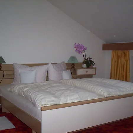 Florian Am Park Guest house