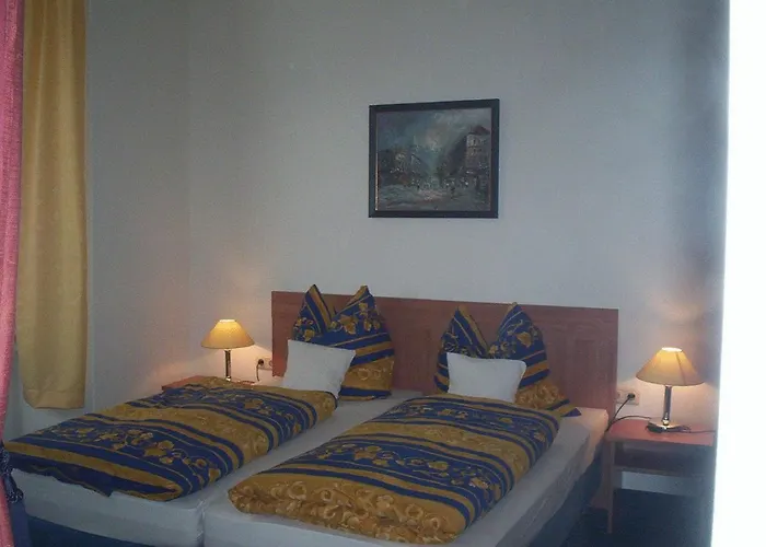 Florian Am Park בית הארחה